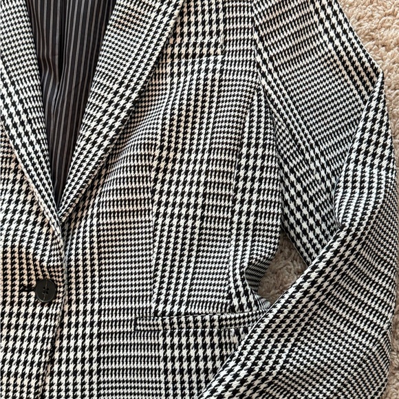 Banana Republic Houndstooth Blazer
Suit Jacket Size 2P - Picture 5 of 14
